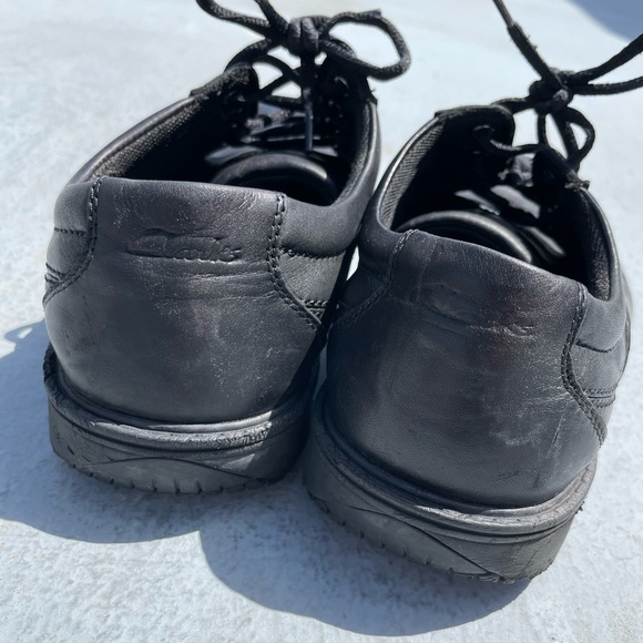 Clarks SLIP RESISTANT Leather Work Dress Shoes Waiter Serving Black Shoes - Picture 6 of 9